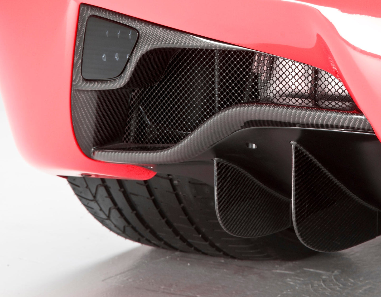 Calandre de pare chocs arrière en fibre de carbone de DMC pour Ferrari 458 Italia coupé et spyder d'origine - KDMPARTS EUROPE TUNING STORE