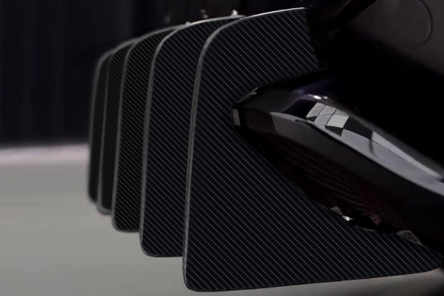 Diffuseur arrière en fibre de carbone de DMC pour Aston Martin DBX - KDMPARTS EUROPE TUNING STORE