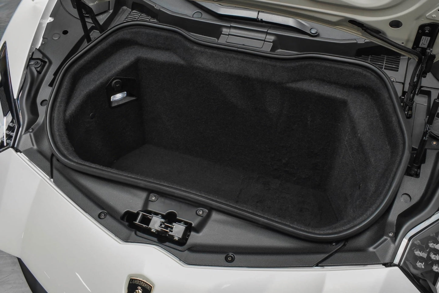 Panneaux de coffre avant en fibre de carbone DMC pour Lamborghini Aventador S Coupé et Roadster d'origine - KDMPARTS EUROPE TUNING STORE