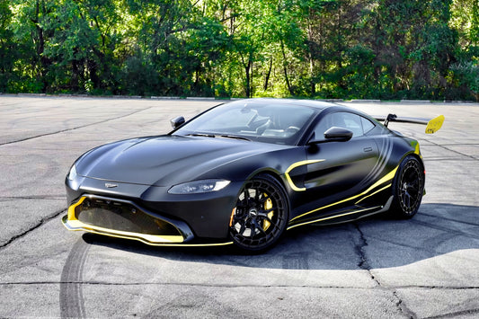 Bas de caisse latéraux en fibre de carbone de DMC pour Aston Martin Vantage AMR d'origine