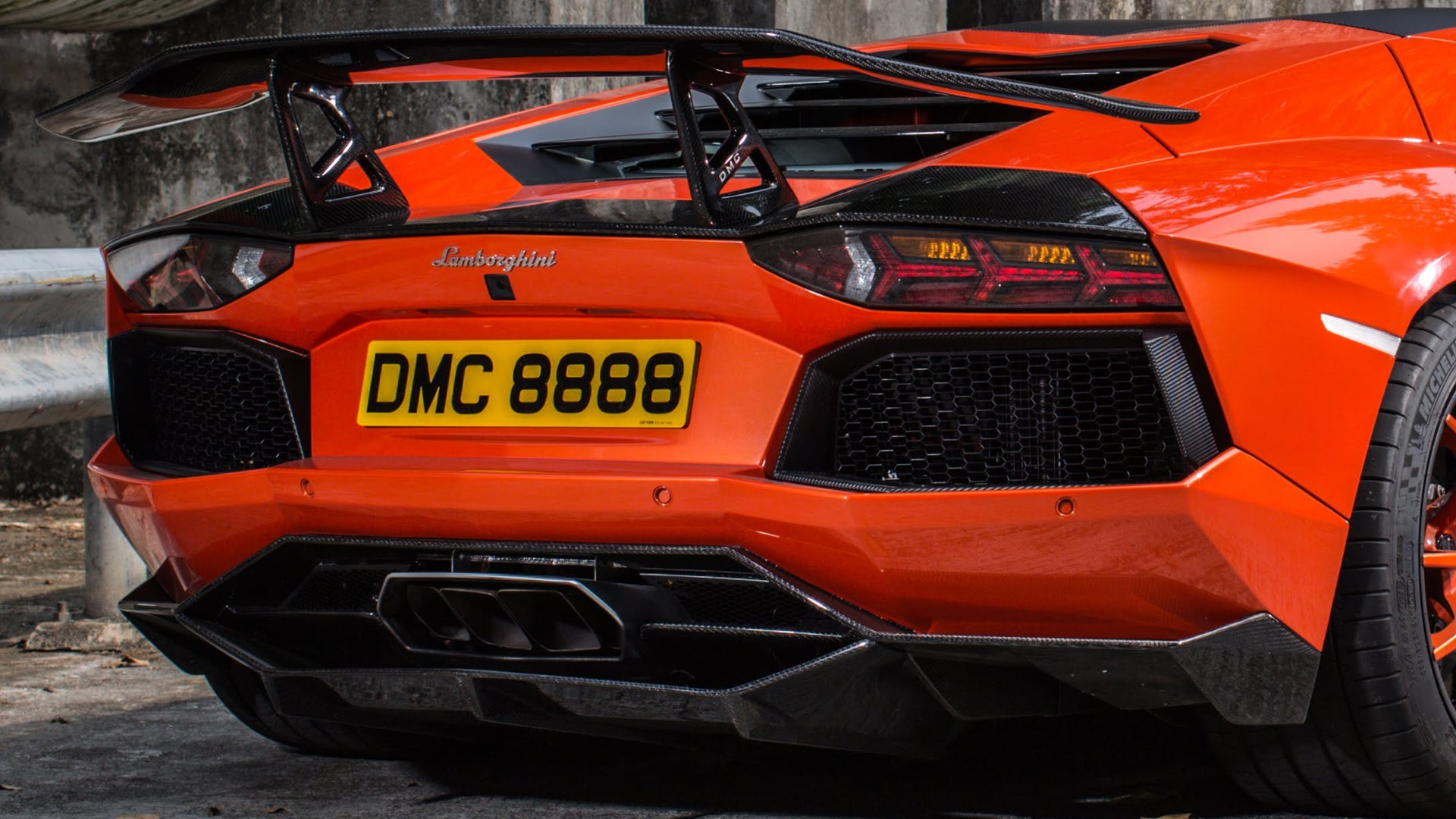 Rear diffuser with carbon fiber air tunnel "Molto Veloce" DMC for Lamborghini Aventador Coupé and Roadster