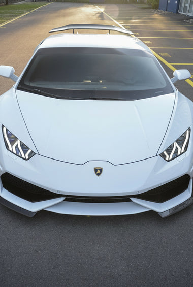 Lame de pare chocs avant en fibre de carbone « Affiri » de DMC pour Lamborghini Huracan Coupé et Spyder d'origine