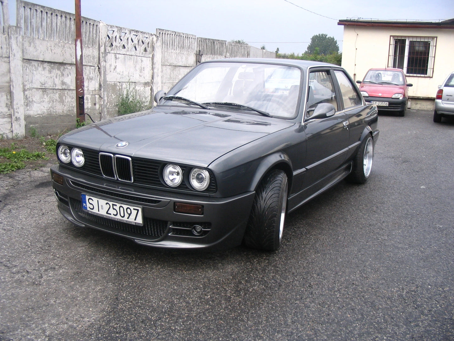 BAS DE CAISSE DROIT / GAUCHE POUR BMW E30