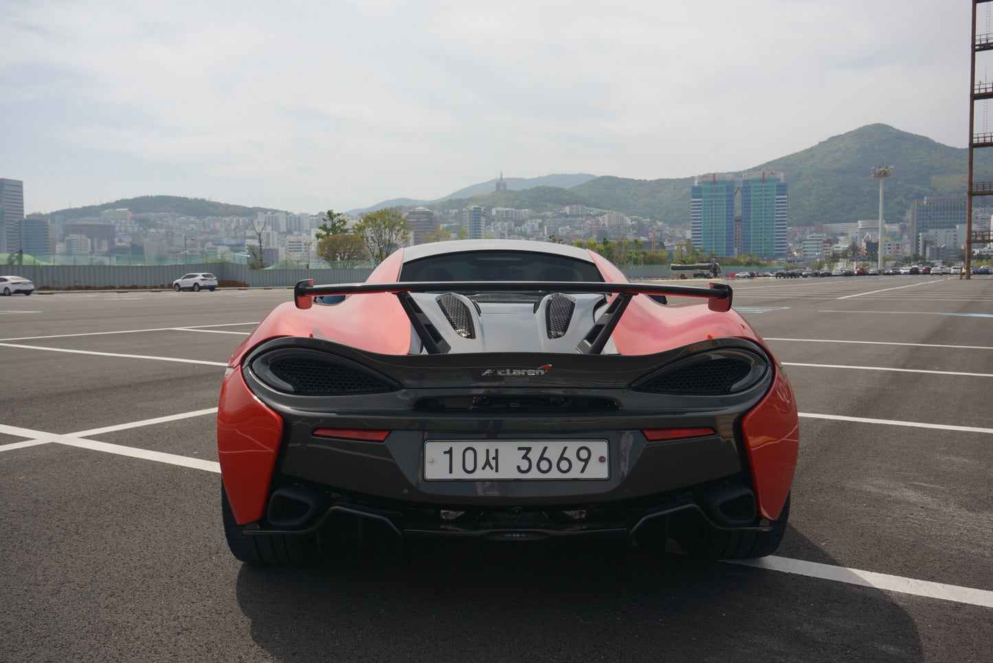 Diffuseur arrière en fibre de carbone de DMC pour McLaren 570S et 540C