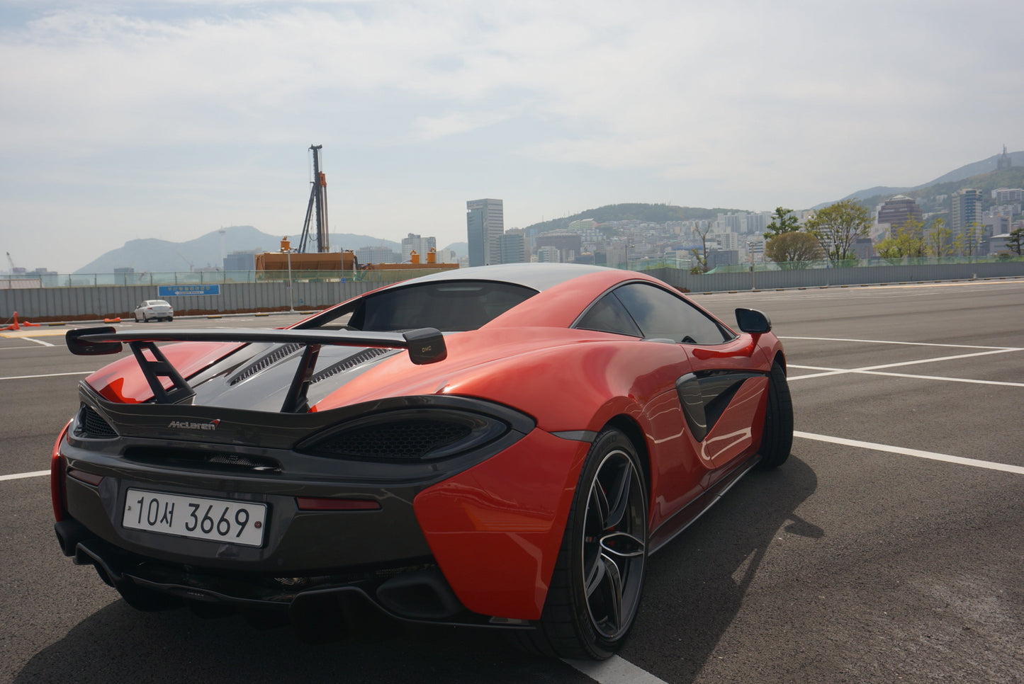 Aileron spoiler arrière en fibre de carbone de DMC pour McLaren 570S 540C et 570 GT Coupé et Spider d'origine