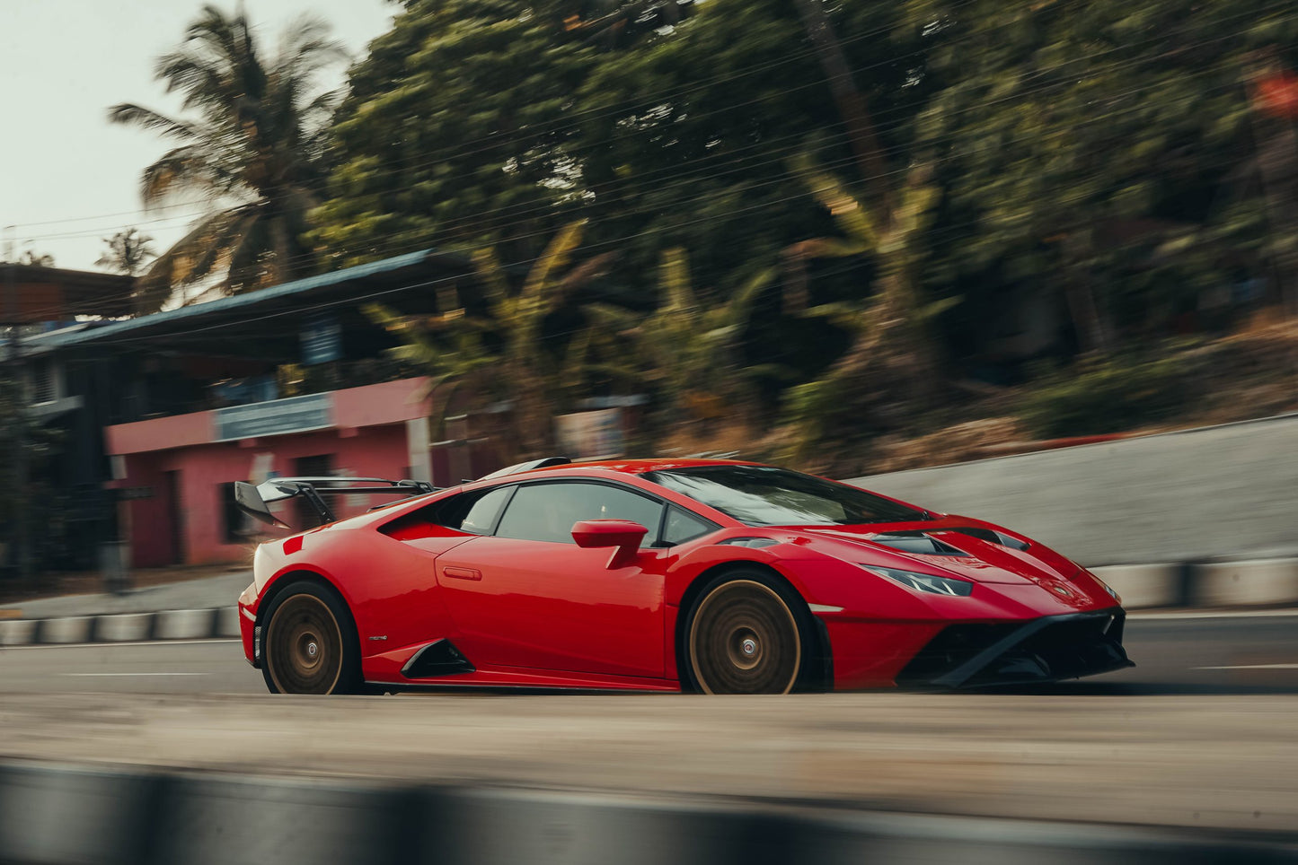 Capot avant en fibre de carbone « STO » de DMC pour Lamborghini Huracan STO Coupé et Spyder, transforme en Super Trofeo Omologate