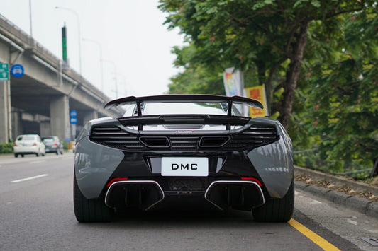 Aileron arrière avec spoiler de base en fibre de carbone de DMC pour McLaren 650S