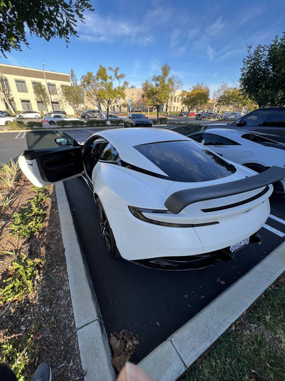 Aileron arrière en fibre de carbone GT de DMC pour Aston Martin DB12 Coupé et Volante Spider d'origine - KDMPARTS EUROPE TUNING STORE