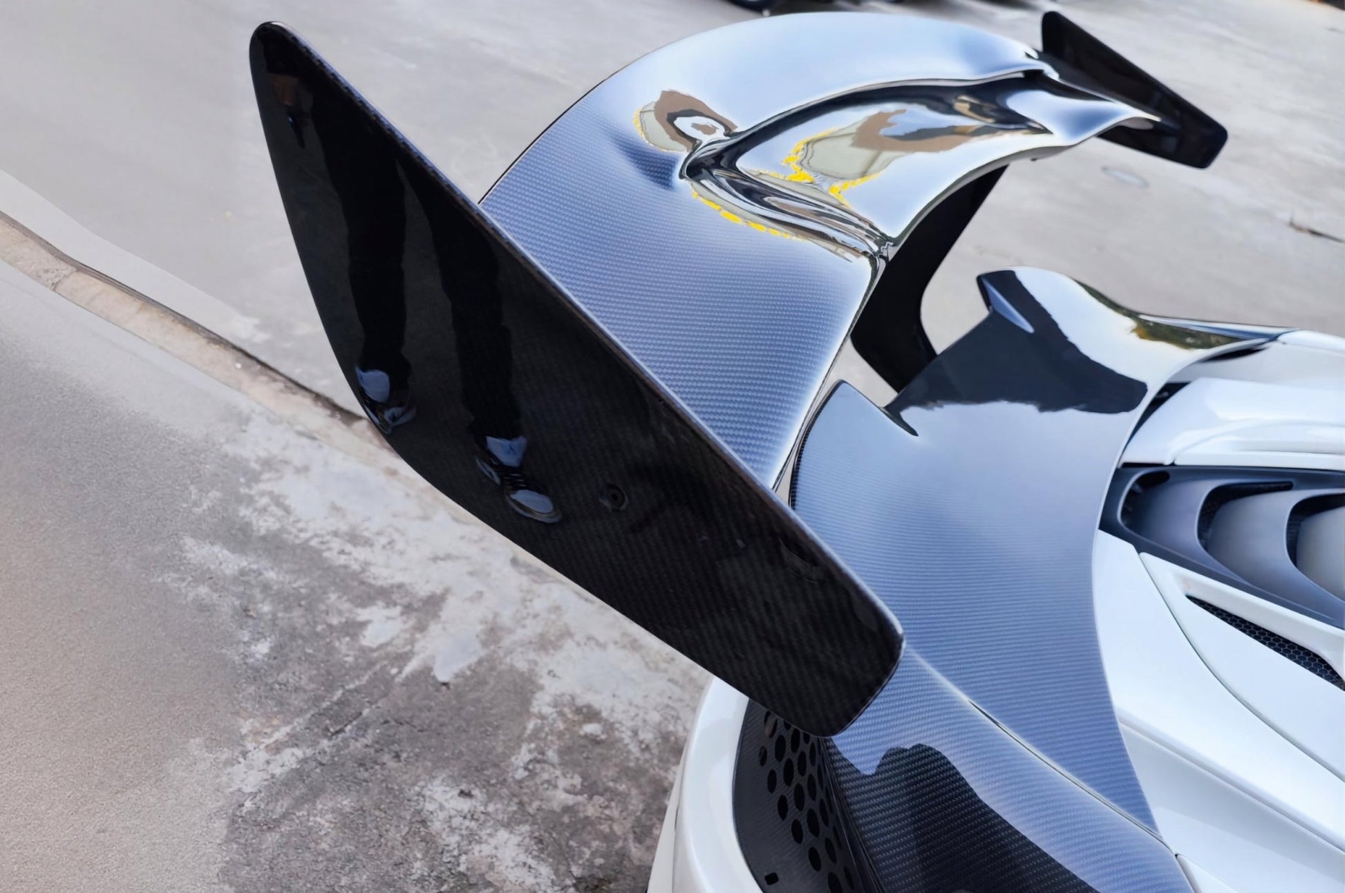 Aileron Spoiler arrière en fibre de carbone « P1 GTR » de DMC pour McLaren 720S et 765LT Coupé et Spider d'origine - KDMPARTS EUROPE TUNING STORE