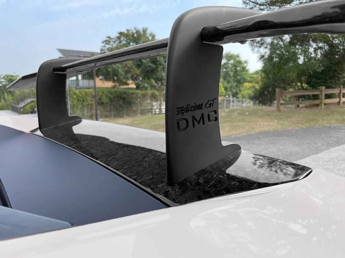 Aileron spoiler en fibre de carbone « Edizione GT » de DMC pour Lamborghini Huracan Coupé et Spyder d'origine - KDMPARTS EUROPE TUNING STORE