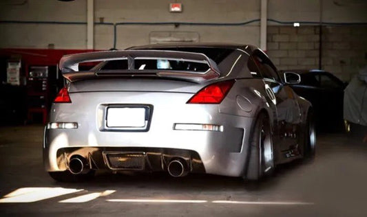Aileron Spoiler pour Nissan 350z Z33 2003 - 2009 Look V3 avec emplacement du feu de stop - KDMPARTS EUROPE TUNING STORE