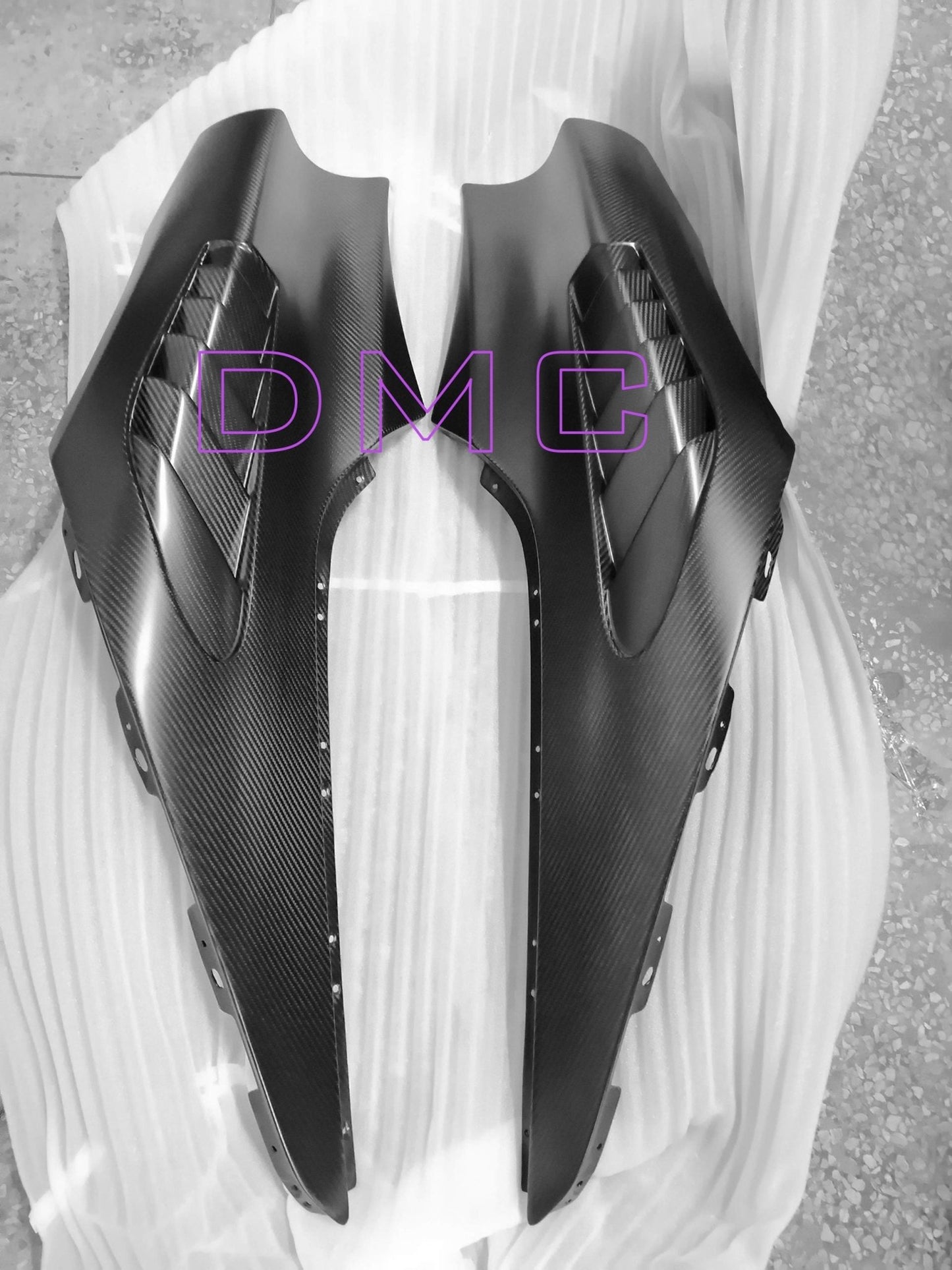 Ailes avant avec prises d'air en fibre de carbone de DMC pour McLaren 720S et 765LT Coupé et Spider, style GT3 - KDMPARTS EUROPE TUNING STORE