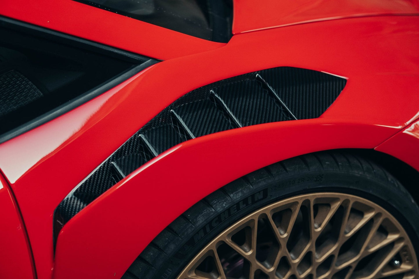 Ailes avant en fibre de carbone « STO » de DMC transforment les Lamborghini Huracan STO Coupé et Spyder d'origine en Super Trofeo Omologate - KDMPARTS EUROPE TUNING STORE