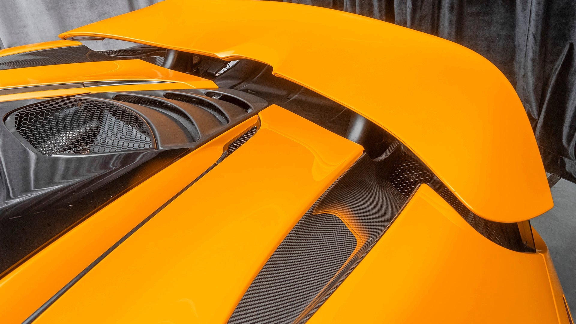 Ailes d'aération sorties d'échappement arrière en fibre de carbone de DMC pour McLaren 720S Coupé (compatibles avec 765LT) - KDMPARTS EUROPE TUNING STORE