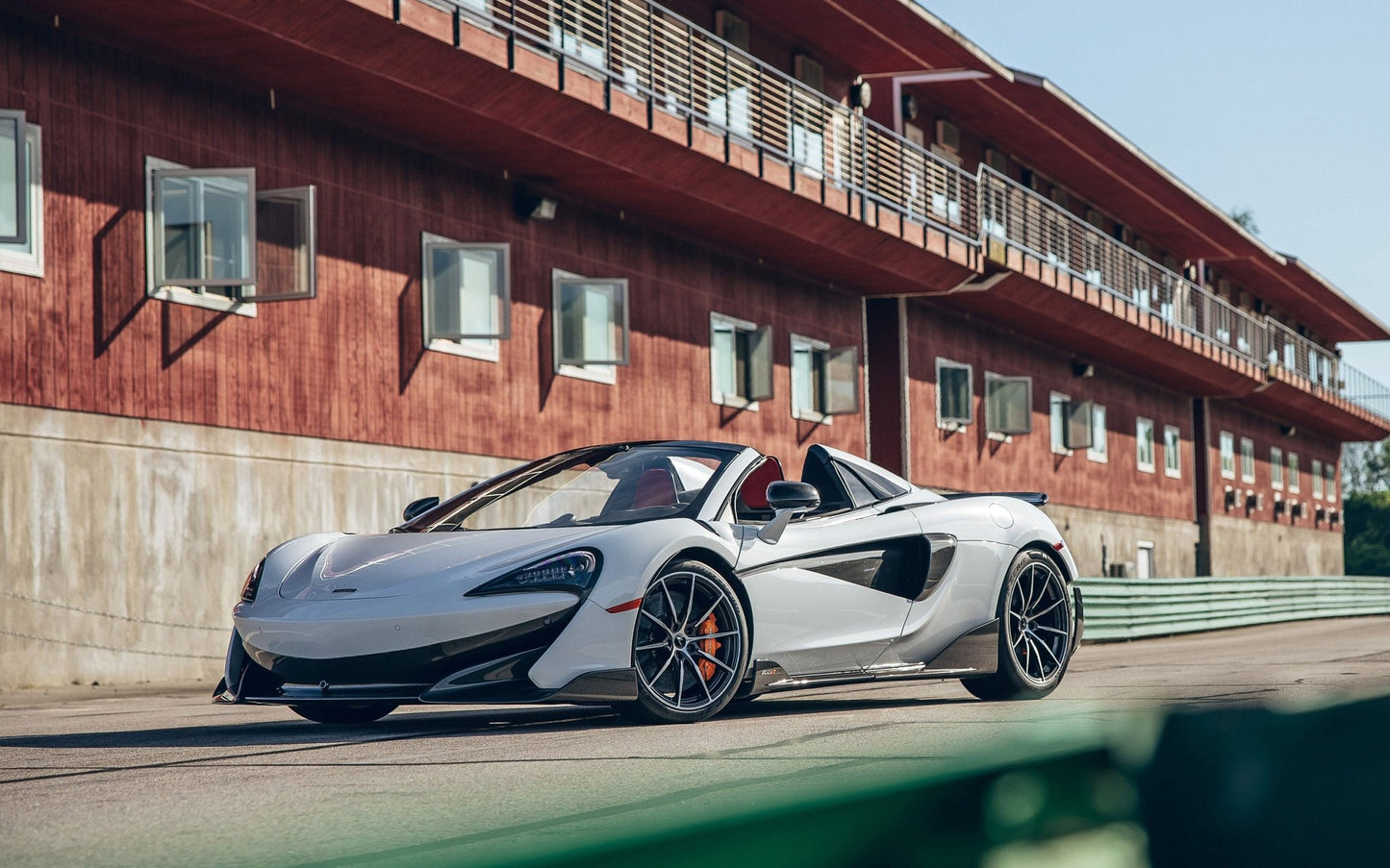 Bas de caisse latéraux avec panneaux inférieurs de porte en fibre de carbone de DMC pour McLaren 600LT - KDMPARTS EUROPE TUNING STORE