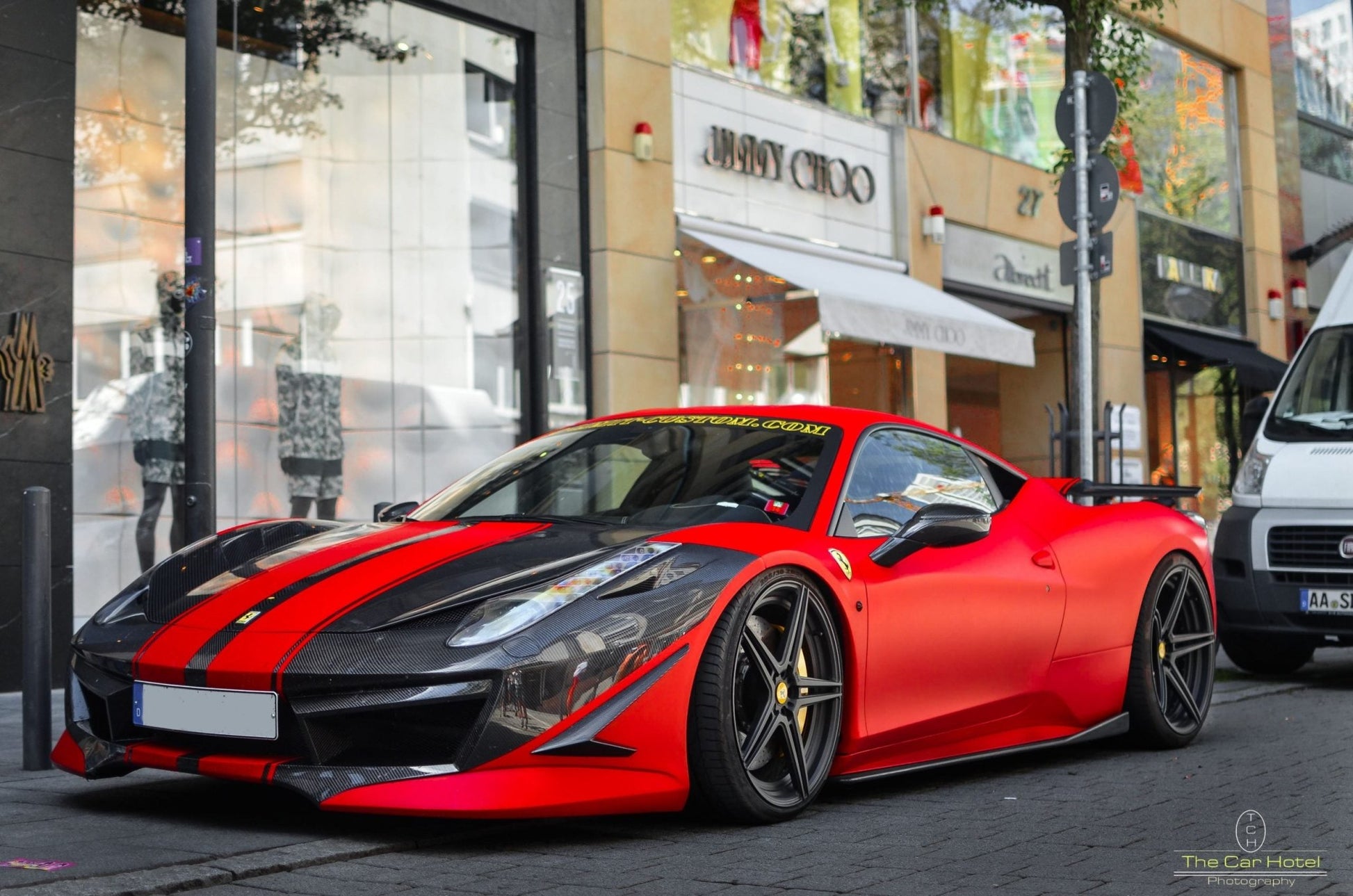 Bas de caisse latéraux en fibre de carbone de DMC Estremo pour Ferrari 458 Italia Coupé et Spider d'origine et modèles Aperta et Speciale - KDMPARTS EUROPE TUNING STORE