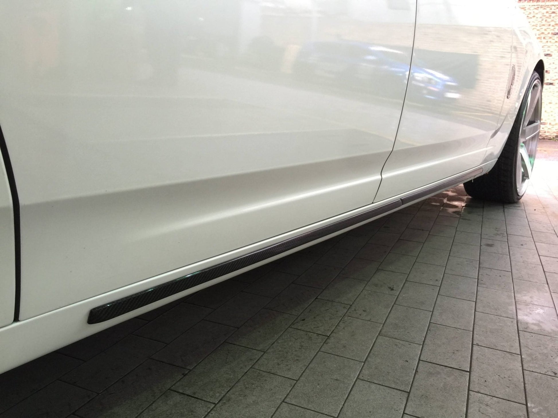 Bas de caisse latéraux en fibre de carbone de DMC pour Rolls Royce Ghost Black Badge Série 1 et 2 - KDMPARTS EUROPE TUNING STORE