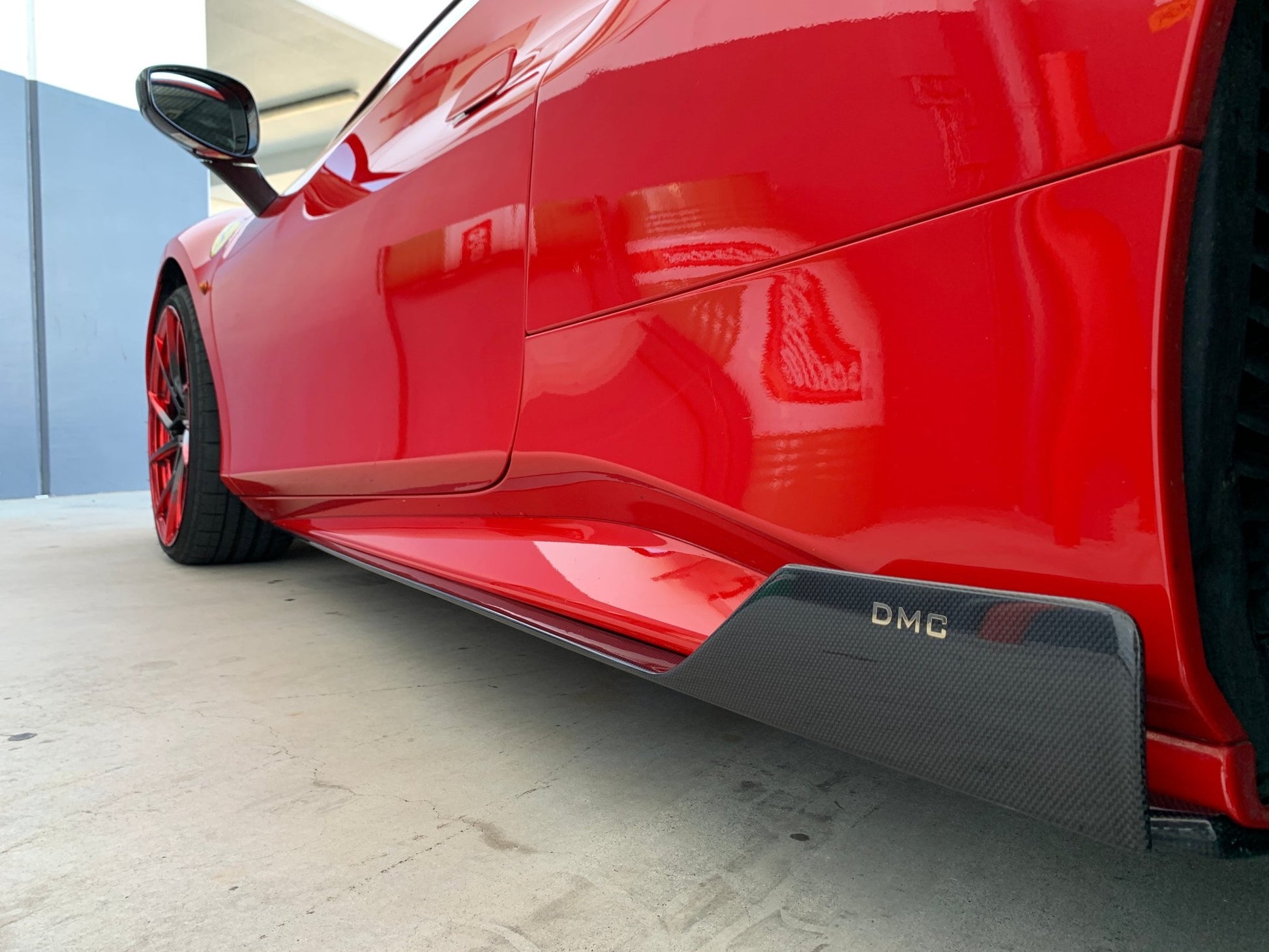 Bas de caisse latéraux en fibre de carbone « Speciale » de DMC pour Ferrari 488 GTB Coupé et Spider - KDMPARTS EUROPE TUNING STORE
