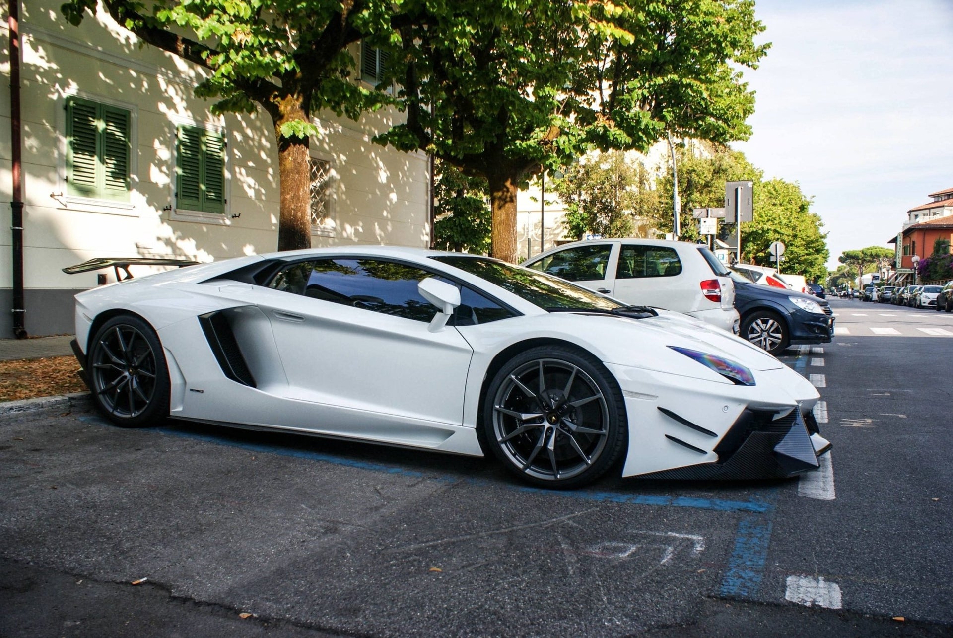 Bas de caisse latéraux en fibre de carbone « SV - E » de DMC pour Lamborghini Aventador S Coupé et Roadster d'origine - KDMPARTS EUROPE TUNING STORE