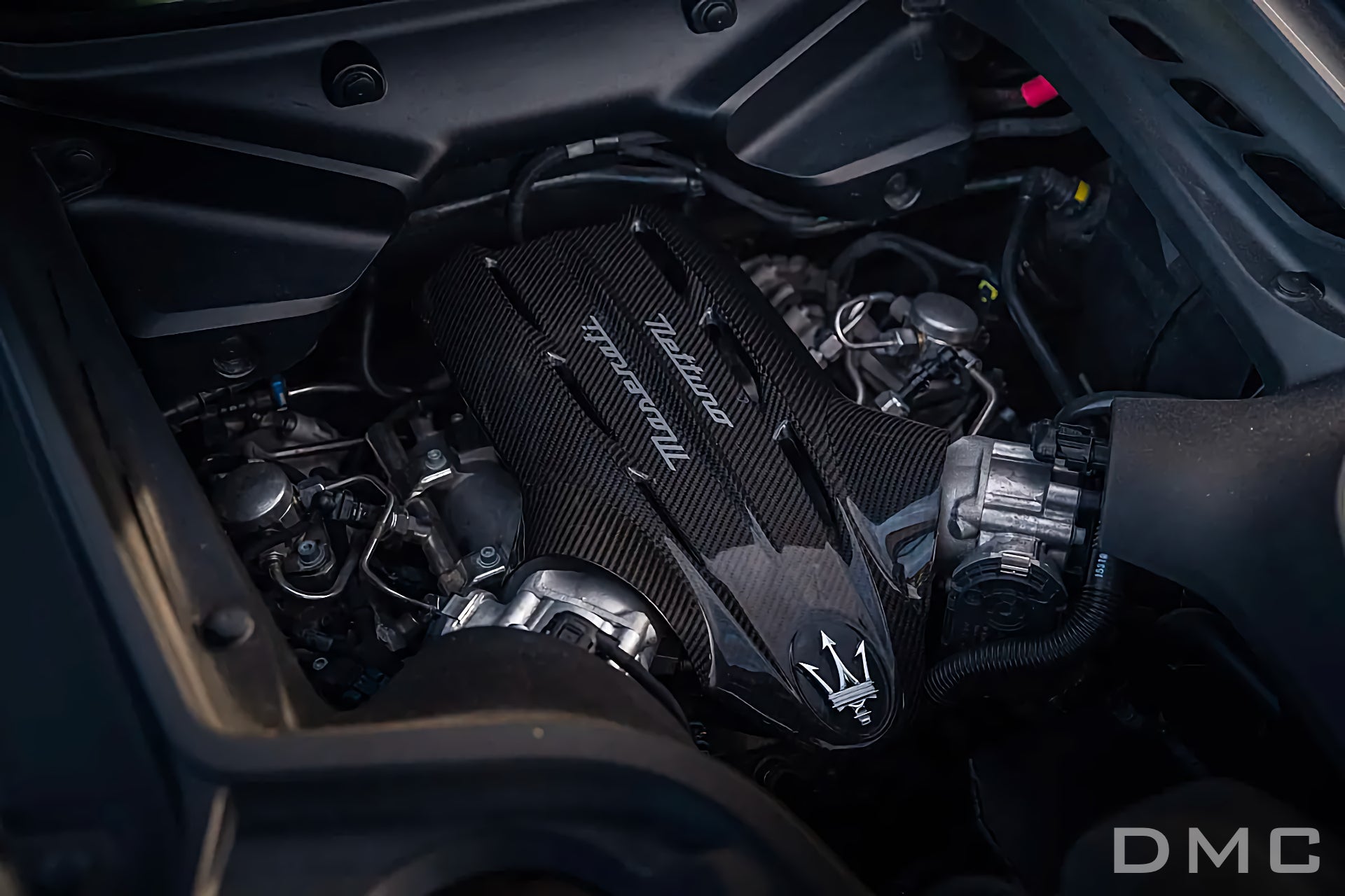 Caches de compartiment moteur en fibre de carbone de DMC pour Maserati MC20 Coupé et Spider Cielo - KDMPARTS EUROPE TUNING STORE