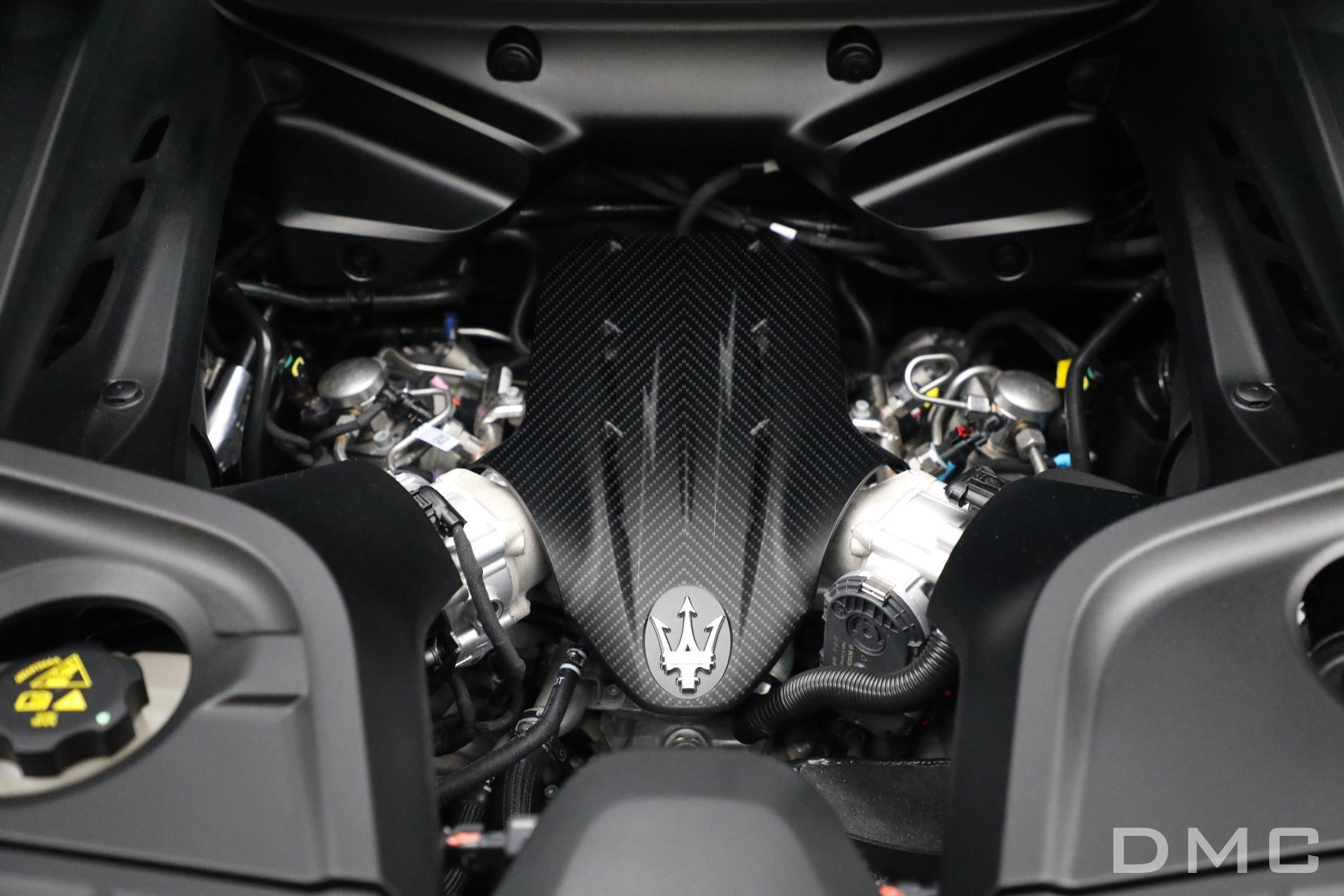 Caches de compartiment moteur en fibre de carbone de DMC pour Maserati MC20 Coupé et Spider Cielo - KDMPARTS EUROPE TUNING STORE