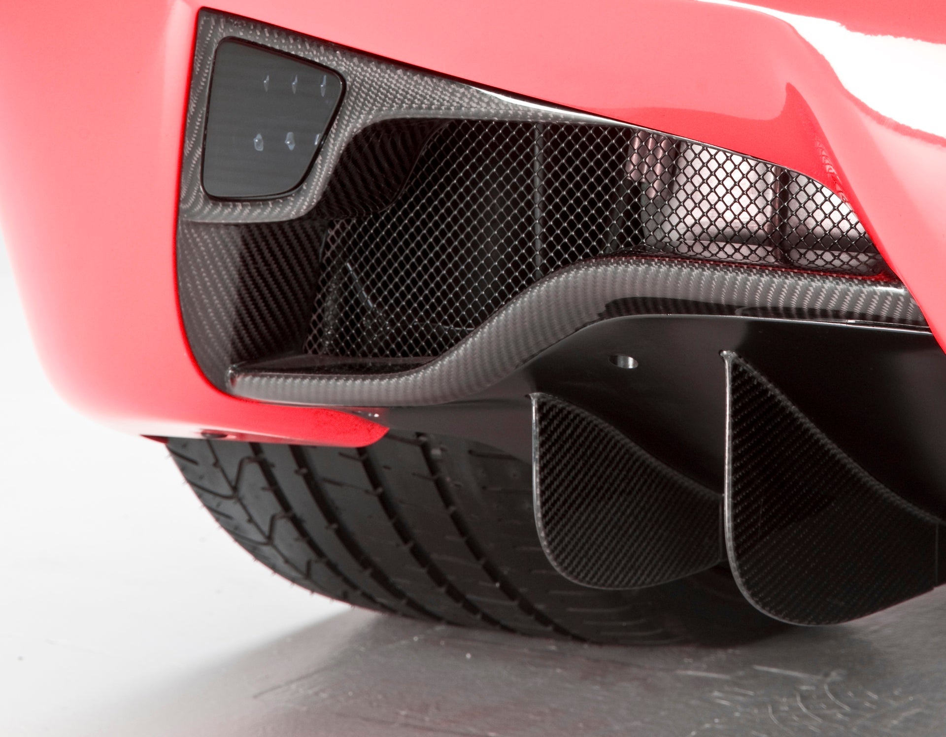 Calandre de pare chocs arrière en fibre de carbone de DMC pour Ferrari 458 Italia coupé et spyder d'origine - KDMPARTS EUROPE TUNING STORE