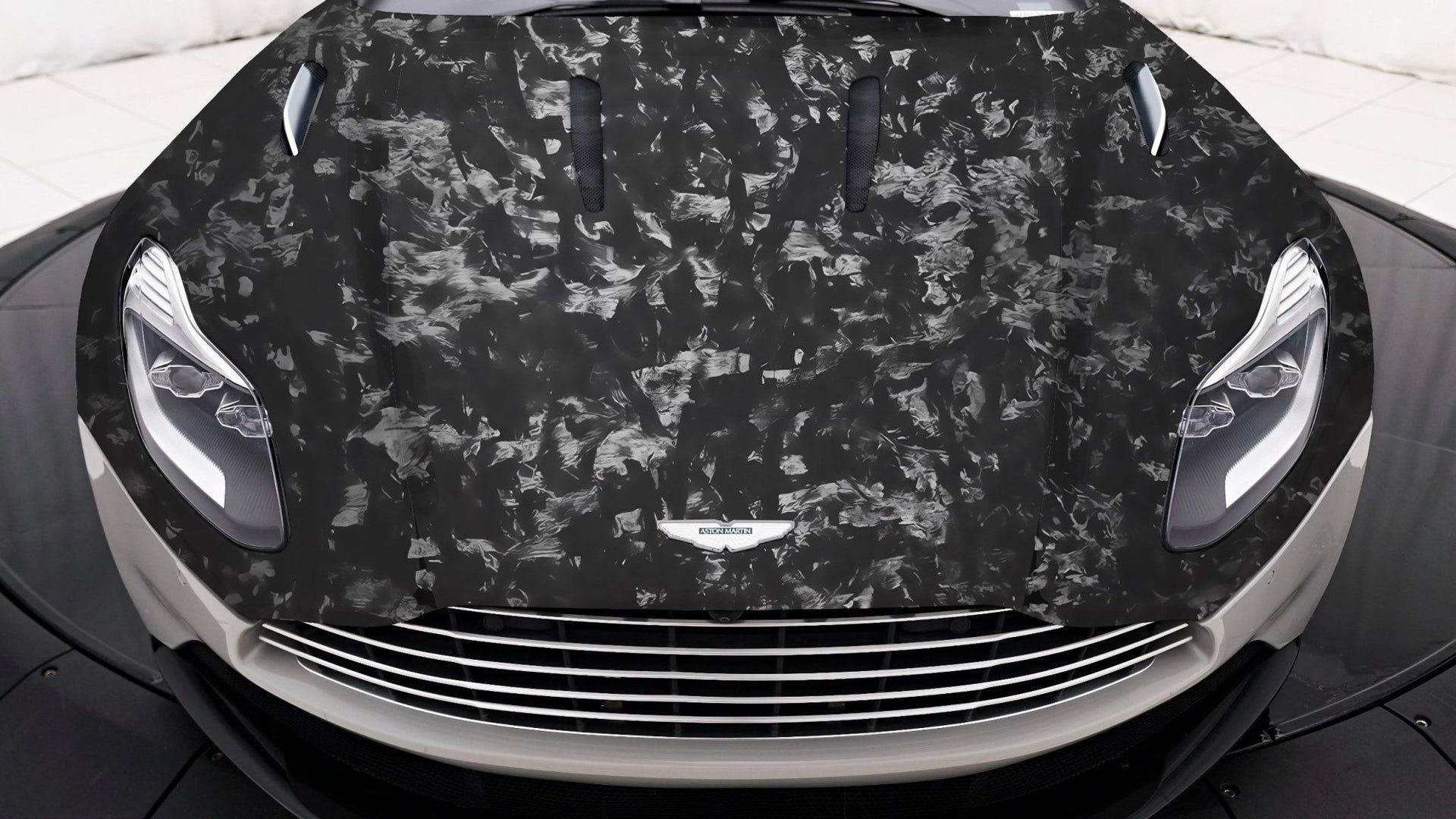 Capot avant en fibre de carbone de DMC pour Aston Martin DB11 Coupé et DB11 Volante d'origine - KDMPARTS EUROPE TUNING STORE