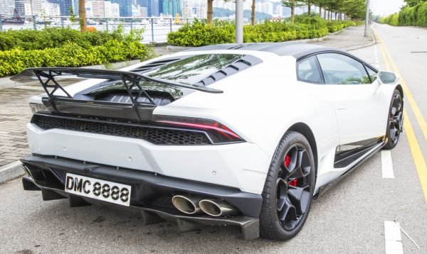 Diffuseur arrière en fibre de carbone « Afari » de DMC pour Lamborghini Huracan Coupé et Spyder d'origine - KDMPARTS EUROPE TUNING STORE