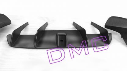 Diffuseur arrière en fibre de carbone avec feu de stop central à LED F1 de DMC pour Ferrari 812 Superfast SF GTS - KDMPARTS EUROPE TUNING STORE