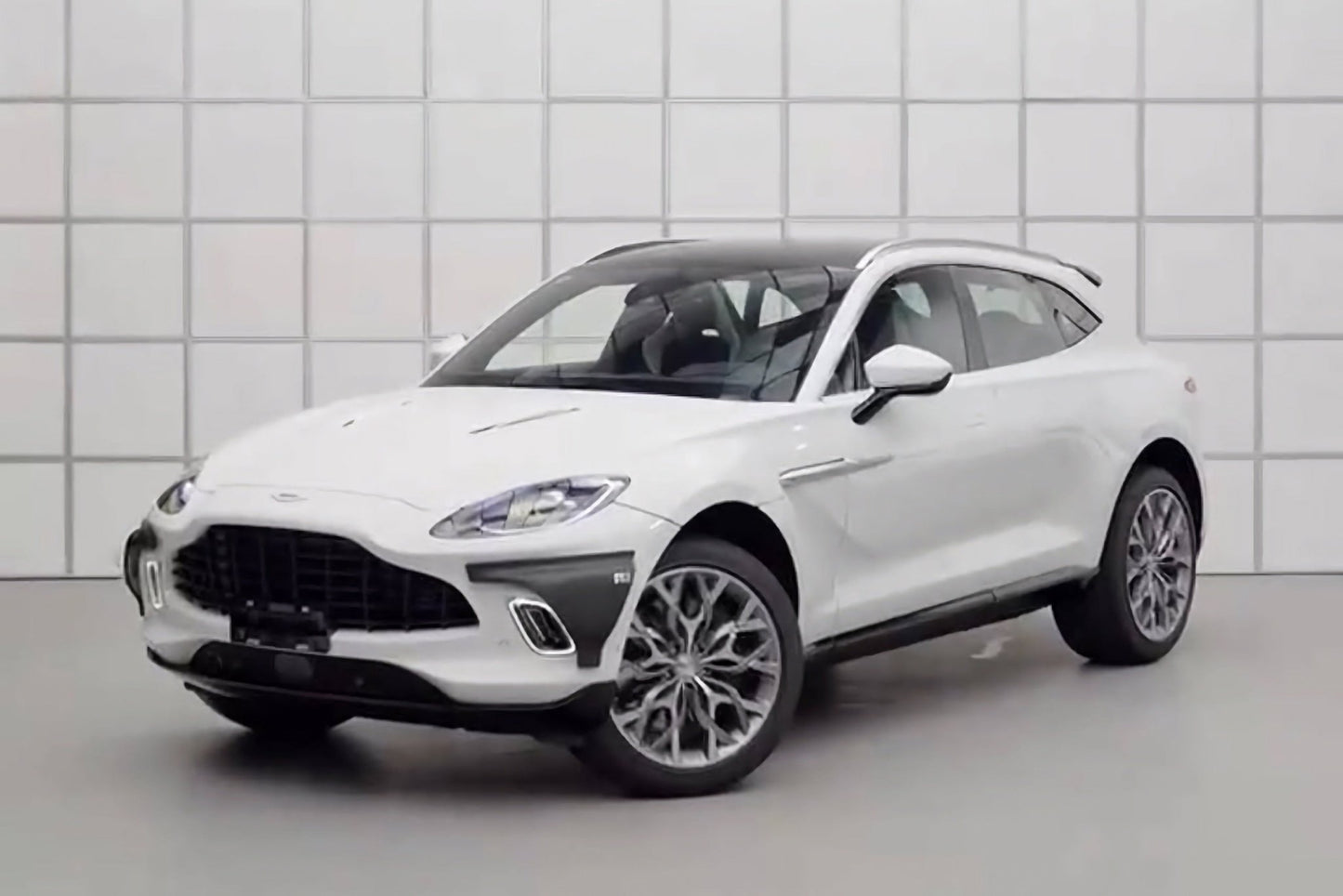 Extensions de pare chocs avant en fibre de carbone pour Aston Martin DBX - KDMPARTS EUROPE TUNING STORE