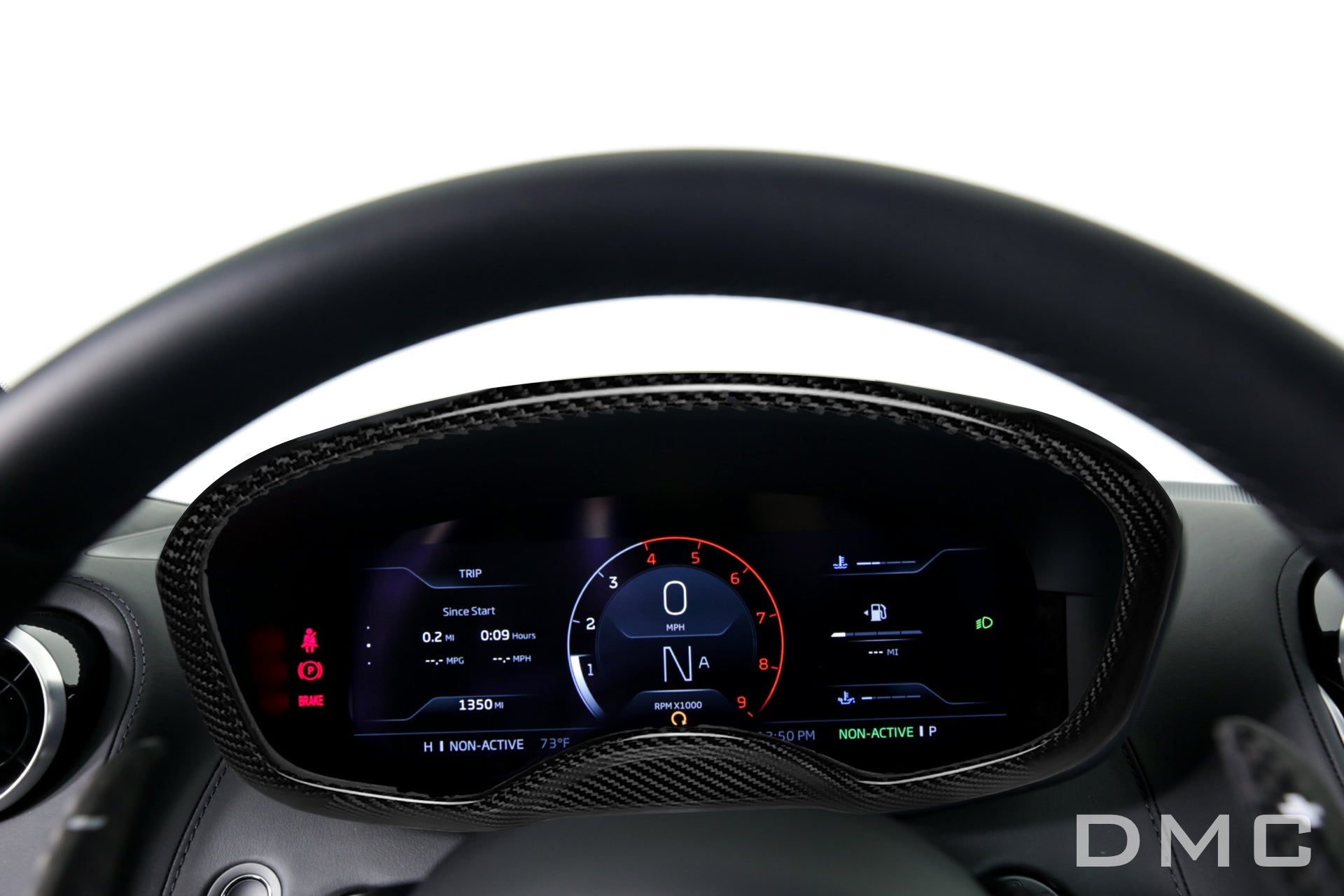 Kit de garnitures intérieur en fibre de carbone de DMC pour McLaren GT Coupé : volant, couvercle de console centrale, cadre multimédia, garnitures de portes intérieures, tableau de bord pilote - KDMPARTS EUROPE TUNING STORE