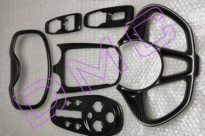 Kit de garnitures intérieur en fibre de carbone de DMC pour McLaren GT Coupé : volant, couvercle de console centrale, cadre multimédia, garnitures de portes intérieures, tableau de bord pilote - KDMPARTS EUROPE TUNING STORE