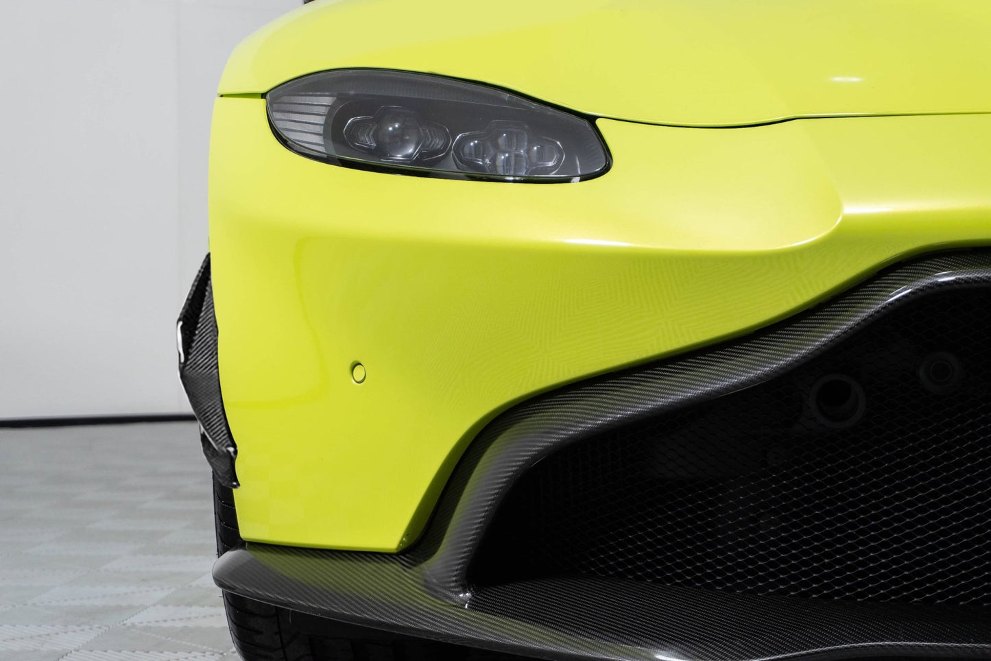 Lame de pare chocs avant avec calandre en fibre de carbone « Edizione - GT » de DMC pour Aston Martin Vantage 2018+ - KDMPARTS EUROPE TUNING STORE