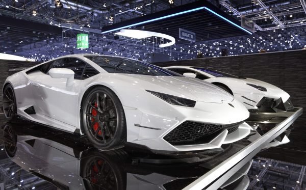 Lame de pare chocs avant en fibre de carbone « Affiri » de DMC pour Lamborghini Huracan Coupé et Spyder d'origine - KDMPARTS EUROPE TUNING STORE