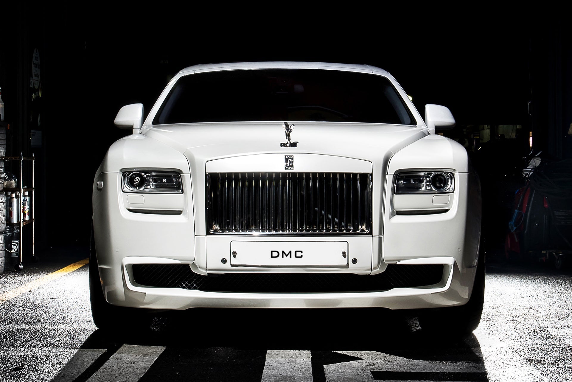 Lames de pare chocs avant en fibre de carbone forgée Black Badge de DMC pour Rolls Royce Ghost Série 1 et 2 - KDMPARTS EUROPE TUNING STORE