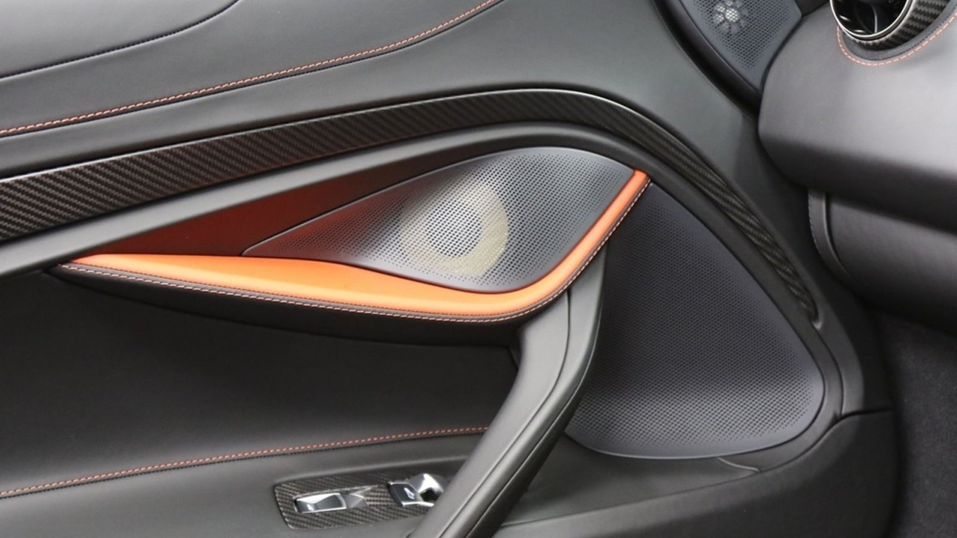 Panneaux de porte en fibre de carbone de DMC pour McLaren 720S et 765LT Coupé et Spider - KDMPARTS EUROPE TUNING STORE