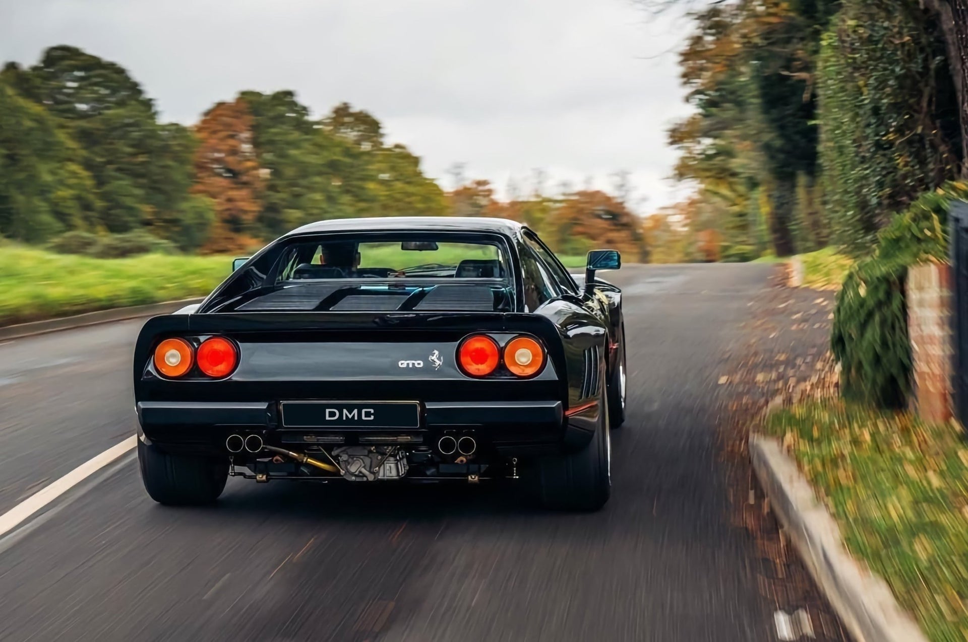 Pare chocs arrière avec Aileron intégré en fibre de carbone « GT » de DMC pour Ferrari 288 GTO - KDMPARTS EUROPE TUNING STORE