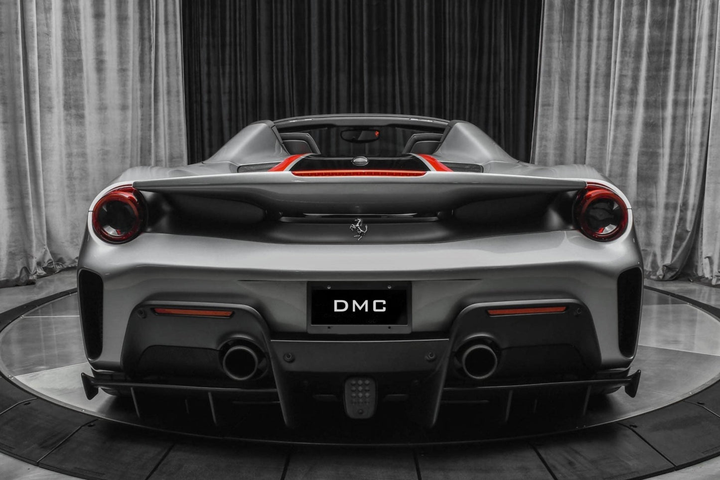 Pare chocs arrière avec diffuseur en fibre de carbone « Pista » de DMC pour Ferrari 488 GTB Coupé et Spider - KDMPARTS EUROPE TUNING STORE