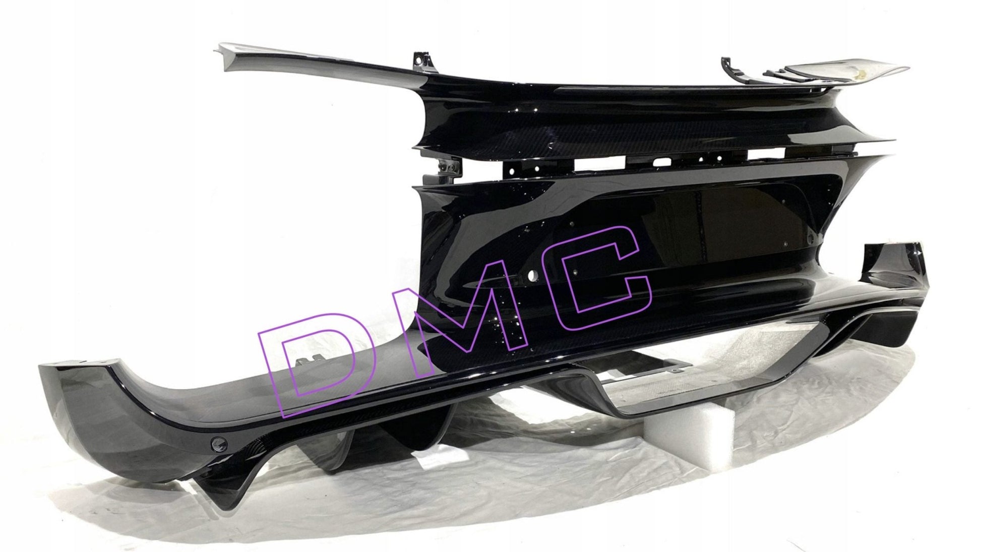 Pare chocs arrière en fibre de carbone forgée DMC, pour Bugatti Chiron - Pièce de rechange pour les pièces d'origine, look PUR SPORT - KDMPARTS EUROPE TUNING STORE