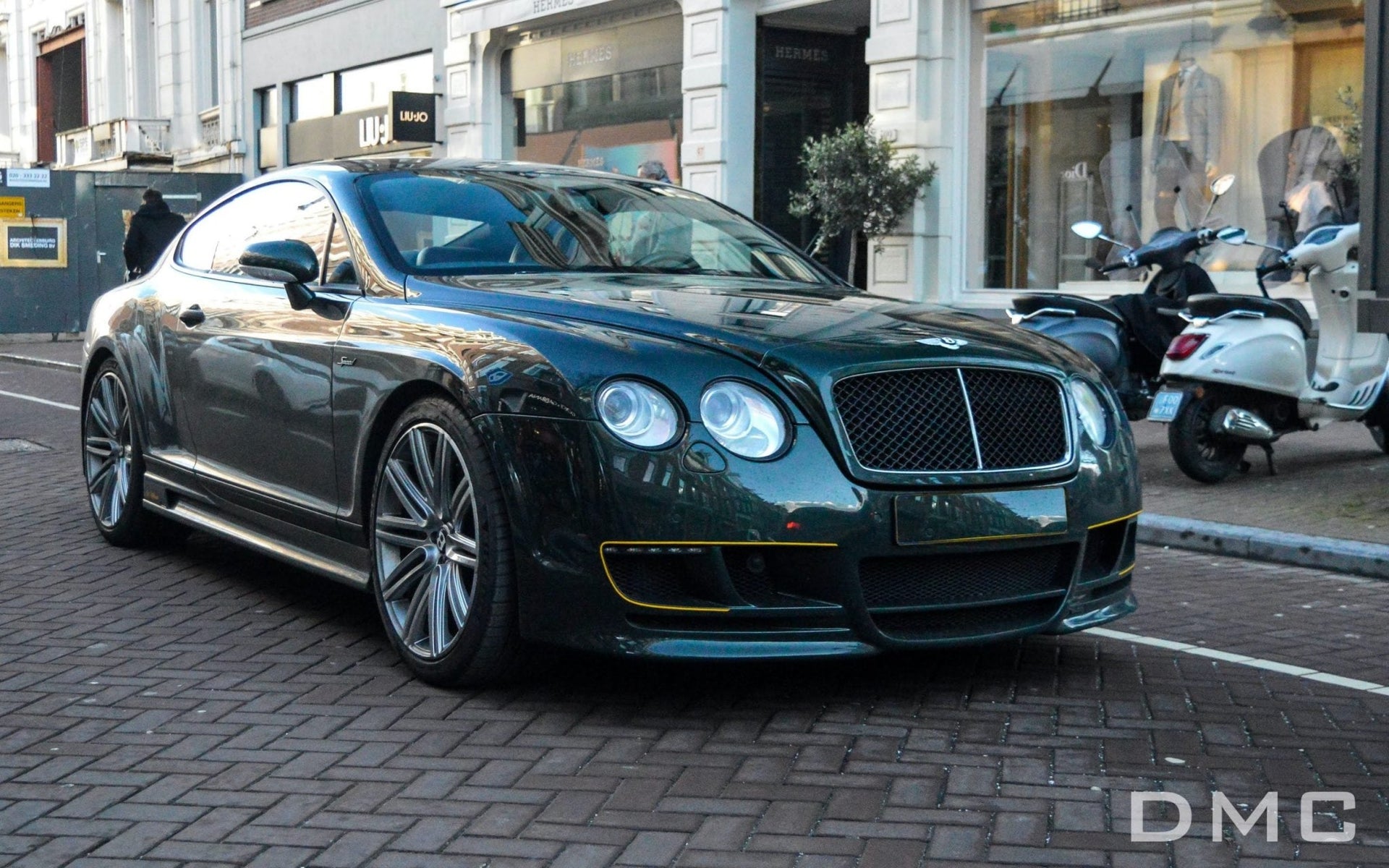 Pare chocs avant en fibre de carbone de DMC pour Bentley Continental GT Coupé (2003 - 2011), compatible aussi pour le Cabriolet GTC, GTS, Speed et Supersport - KDMPARTS EUROPE TUNING STORE