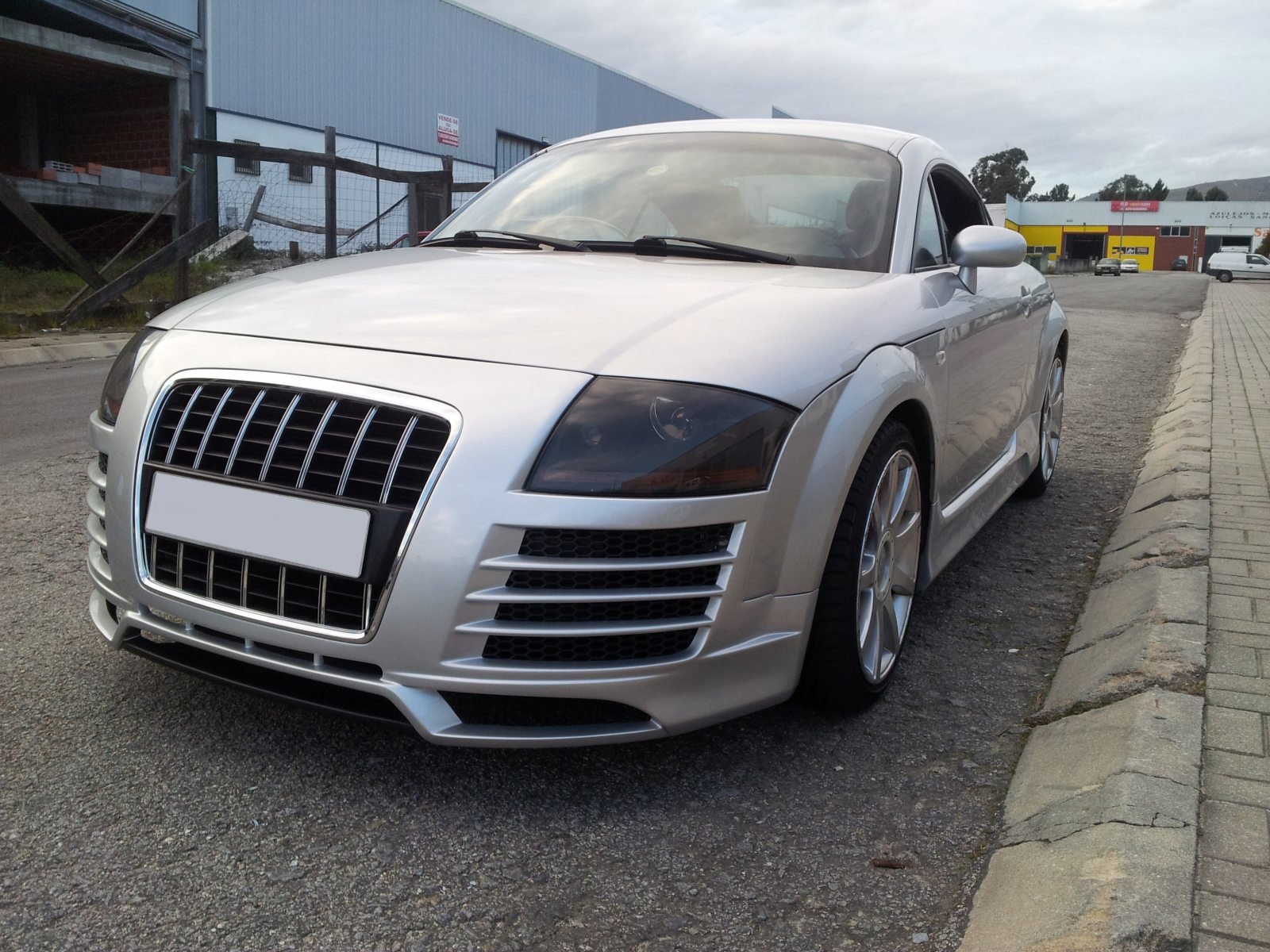 PARE CHOCS AVANT POUR AUDI TT 8N COUPÉ ( 98 - 05 ) LOOK R8 - KDMPARTS EUROPE TUNING STORE