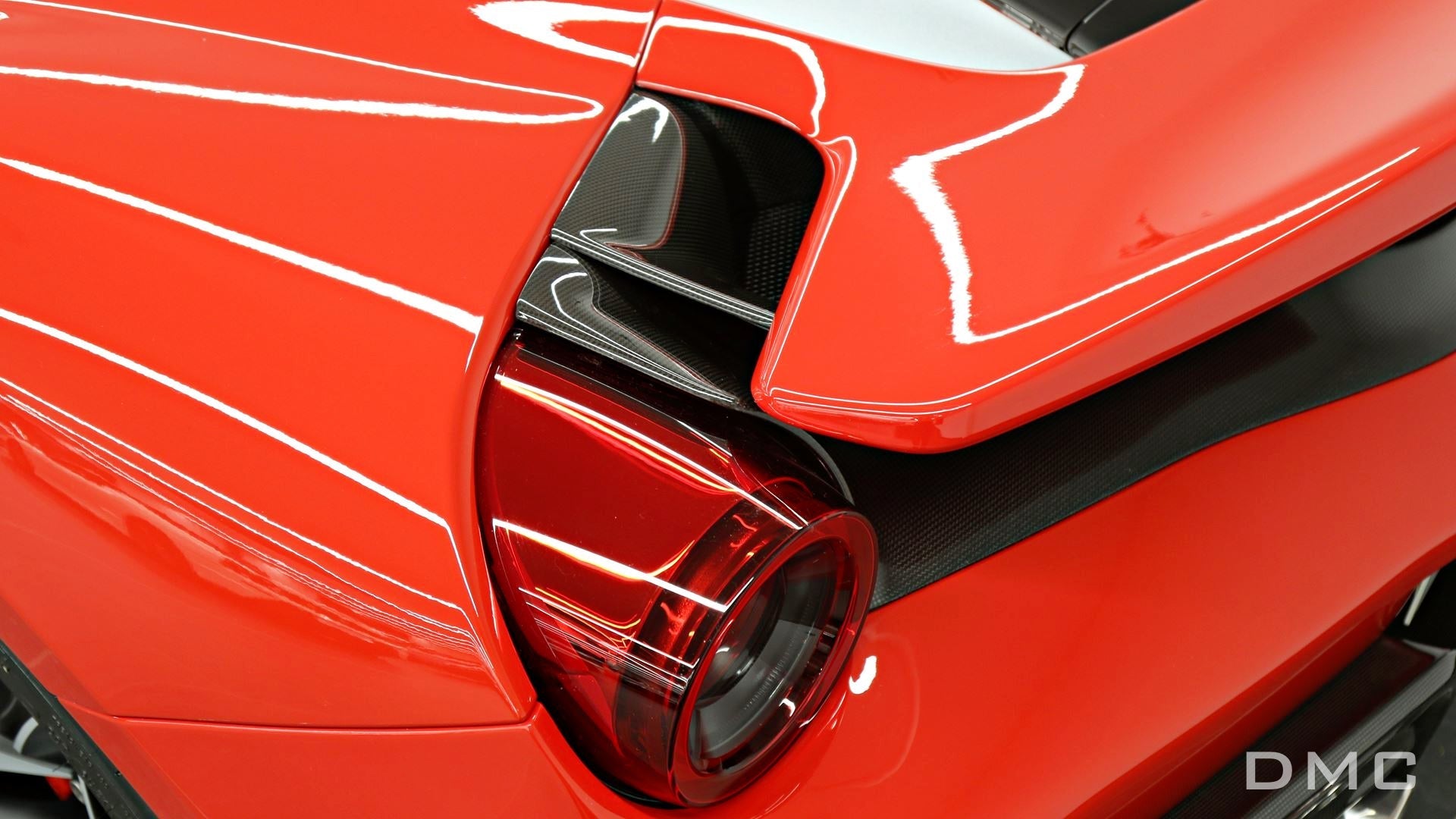 Prises d'air arrière en fibre de carbone de DMC pour Ferrari 488 Pista Coupé et Spider - KDMPARTS EUROPE TUNING STORE