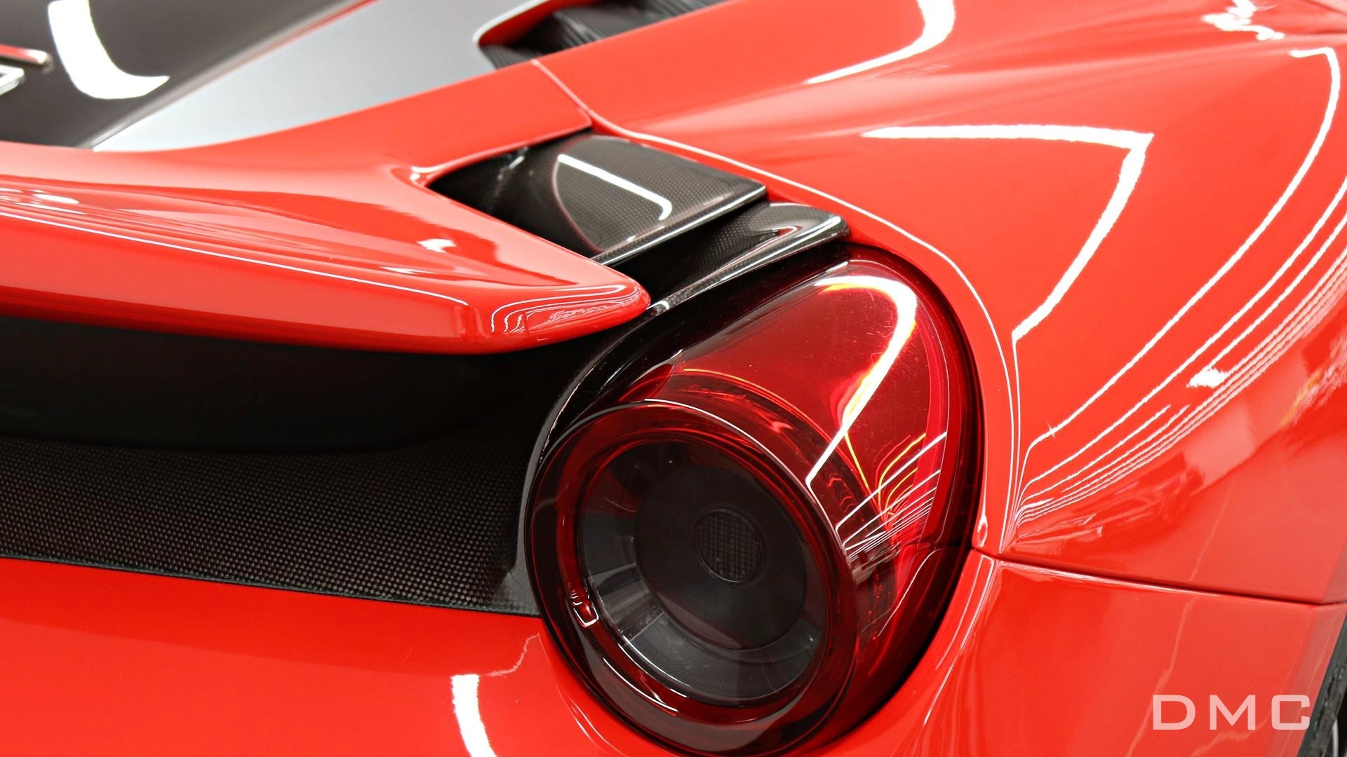 Prises d'air arrière en fibre de carbone de DMC pour Ferrari 488 Pista Coupé et Spider - KDMPARTS EUROPE TUNING STORE