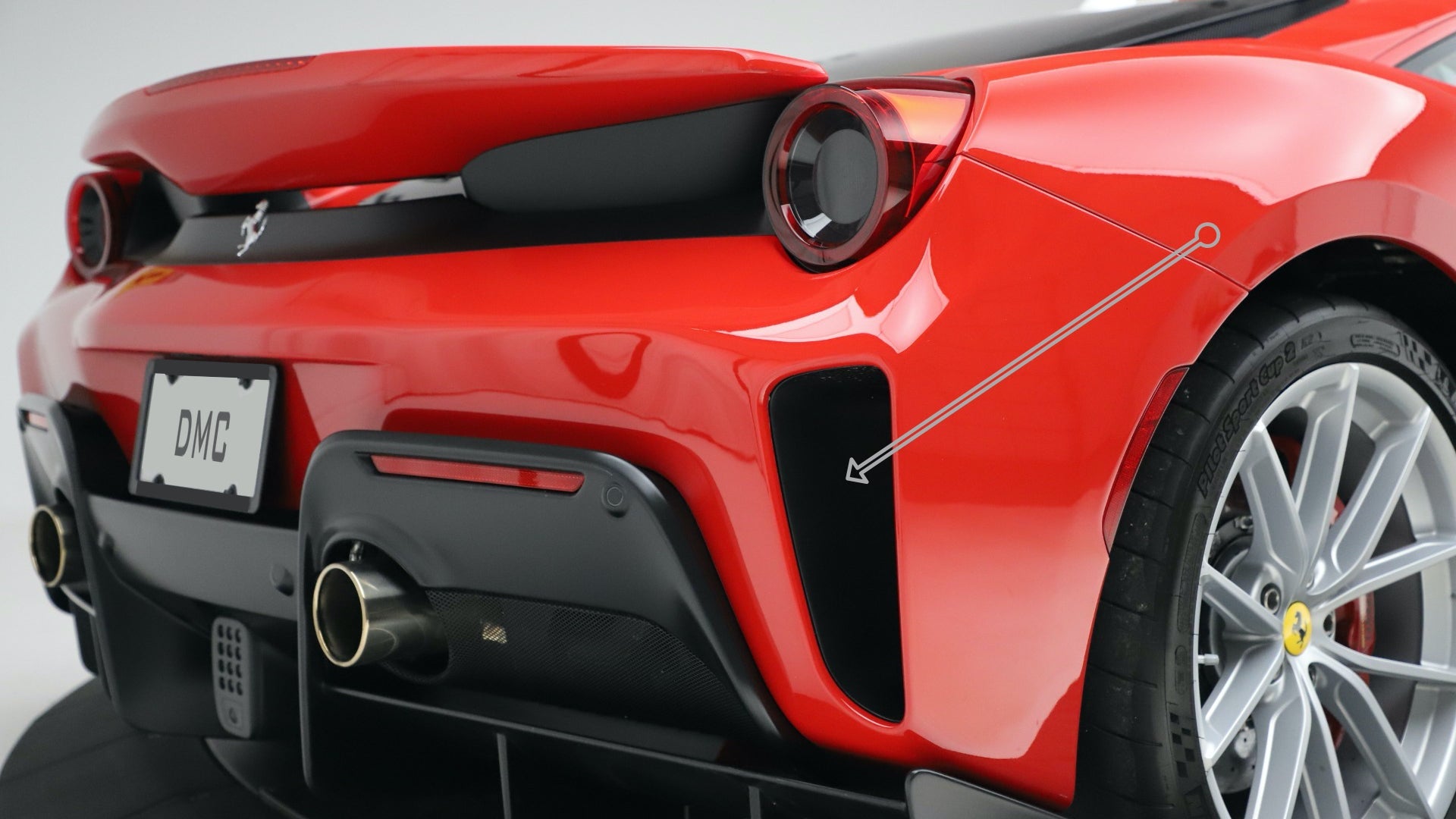 Prises d'air de pare chocs arrière en fibre de carbone « Speciale » de DMC pour Ferrari 488 GTB Coupé et Spider - KDMPARTS EUROPE TUNING STORE